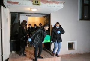 Ayegl retmen kardei tarafndan baklanarak ldrld