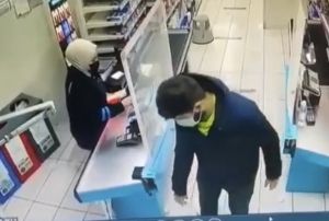 Markette unutulan czdann iini boaltp geri getirdi