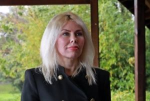 Rektr zkan Asiyenin maalesef yz felci var