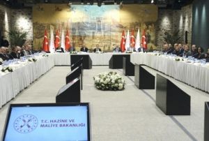 Bakan Nebati akademisyenler ve ekonomistler ile bir araya geldi