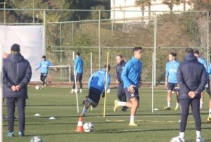 Fenerbahe, Antalya'da almalarn srdryor