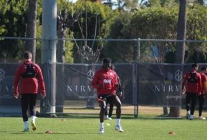 Galatasaray'da yeni transferler Gomis, Pulgar ve Semih sahaya kt