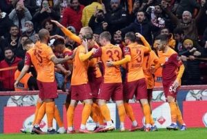 Galatasaray, 4 ma sonra evinde kazand