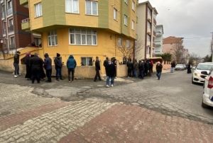 Babasn ldrd, banda bekleyip polise teslim oldu