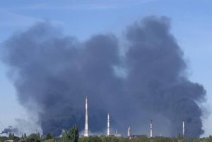 Rus ordusu Ukraynada petrol rafinerisini vurdu