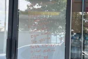 Dolabn camna yazlan mesaj oke etti
