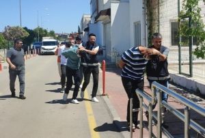 Kadn klna girip kznn sevgilisine randevu veren baba ldrld