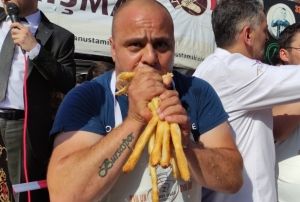 3 bin lira dl kazanabilmek iin metrelerce brek yediler
