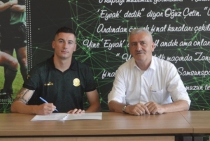 Sakaryaspor, Odise Roshi ile 2 yıllık sözleşme imzaladı