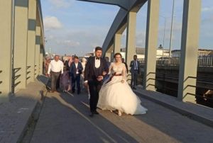 Bu kprden gemeyen gelin salona gitmiyor