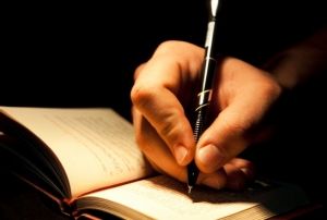 MANASTIR'IN ORTASINDA BİR HAVUZ