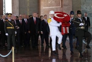 Cumhurbakan Erdoan, Antkabirde dzenlenen trene katld