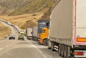 Rusya-Grcistan snrnda Trk tr srclerinin snrdaki bekleyii s