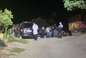 Muhtar azasnn evi tarand: 2 l, 3 yaral