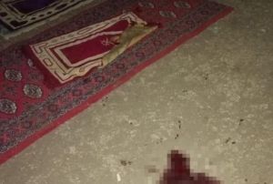 Damadn namaz klarken silahla vurdu