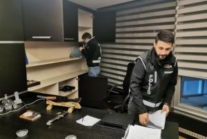 Devremlk sahiplerini dolandran ebeke kertildi: 36 gzalt