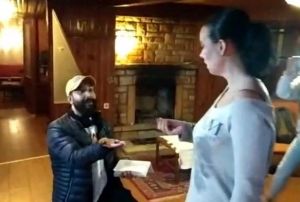 Film setinde evlilik teklifi