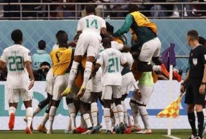 Hollanda ve Senegal, Dnya Kupasnda son 16ya kald
