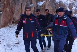Bunalma girdi, kayalklardan atlad