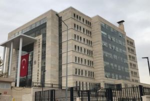 Ar hasarl binadan hrszlk yapan pheli tutukland