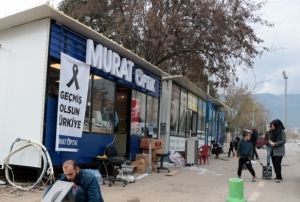 Depremzede gzlkler konteynerlerde mesaiye balad