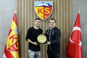 Gustavo, Kayserispora veda etti