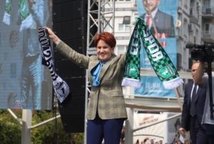 Akener:Menderesin mezarn akrbeyliye getirmek boynumun borcudur