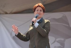 Akener: nann byle rezilliklerle dolu seime ilk defa gidiyoruz