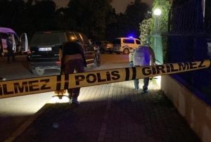Ayrlmak isteyen sevgilisini cadde ortasnda tabancayla vurdu