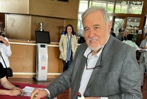 nl tarihi lber Ortayl oyunu Atatrk Kitapl'nda kulland