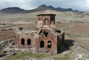 Kzl Kilise bin 500 yllk tarihi ile ziyaretilerini cezbediyor