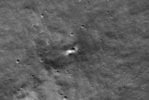 Rusyanın Ay yüzeyine çarpan uzay aracı 10 metre çapında krater oluştu