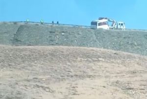 Dzensiz gmenleri tayan midibs takla att: 5 l, 21 yaral