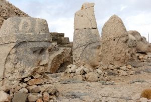 Nemrut'un Heykelleri Artk Daha Salam