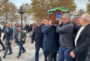 Babacanın annesi son yolculuğuna uğurlandı