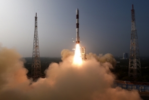 Hindistan, uzaya gzlem uydusu fırlattı