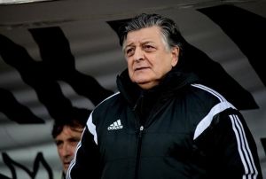 'Trk futbolunu ynetenler yetkisiz durumda'