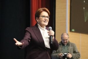 Akşener: El sıkıştık ama başaramadı