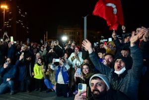 İlk uzay yolculuğu ekran başına kilitledi