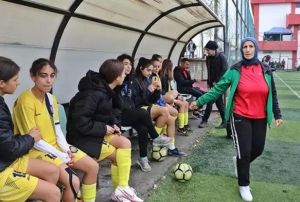 48'inde futbolcu, 54'te antrenr: Azize