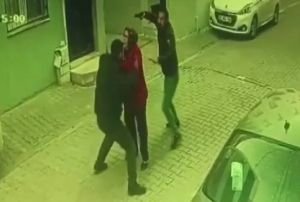 İzmir'deki delloda tabancayla yaralandı!
