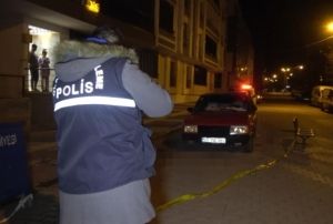 Kız kardeşini rahatsız eden genci bıakladı
