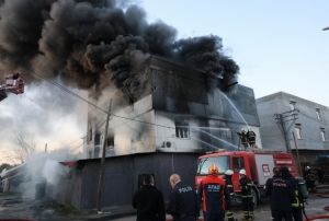 Para vermeyen ağabeyinin işyerini tiner dkp yaktı