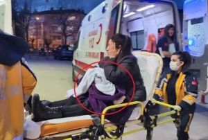 Bebeğiyle ilgilenirken, 2 ocuğa arptı