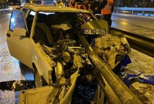 Bariyere Ok Gibi Saplandı!