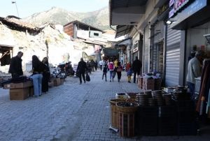 Tarihi arşıda Buruk Ramazan Alışverişi