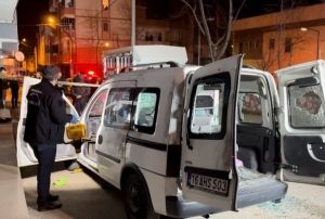 Kurşun Yağdırılan Otomobilden Sağ ıkt&#