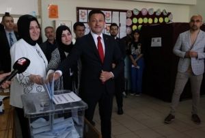 Hamza Dağ'dan CHP ve Tugay'a tebrik mesajı