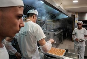 Tatlıcılar Bayram İin ift Vardiyada