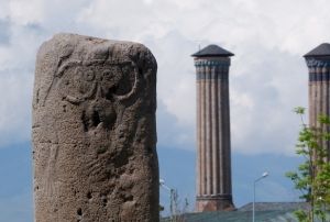 Trk Tarihine Işık Tutan Dikili Taş!